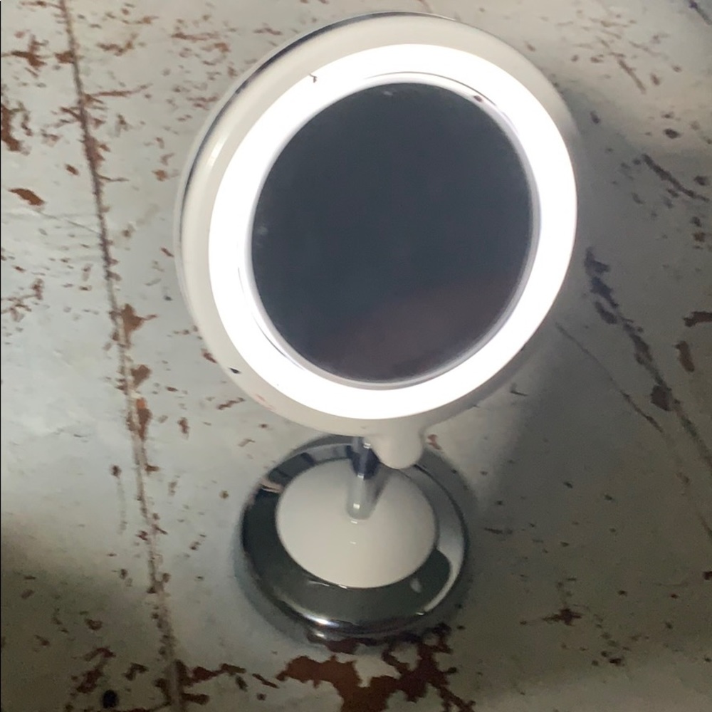 Makeup mirror